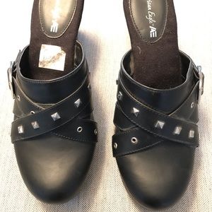 American Eagle Clogs